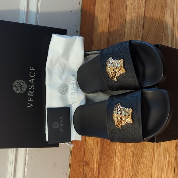 NEW Versace Black Pool Slide Sandals with Gold Medusa Head - Picture 14 of 16
